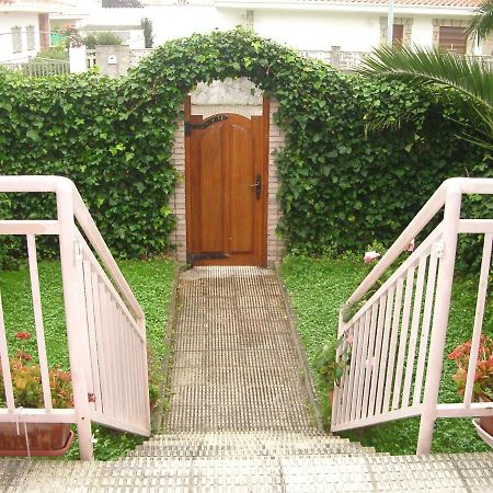 Вилла Adosado Con Piscina Y Jardin En Laredo A 100 Mtrs De La Playa Экстерьер фото